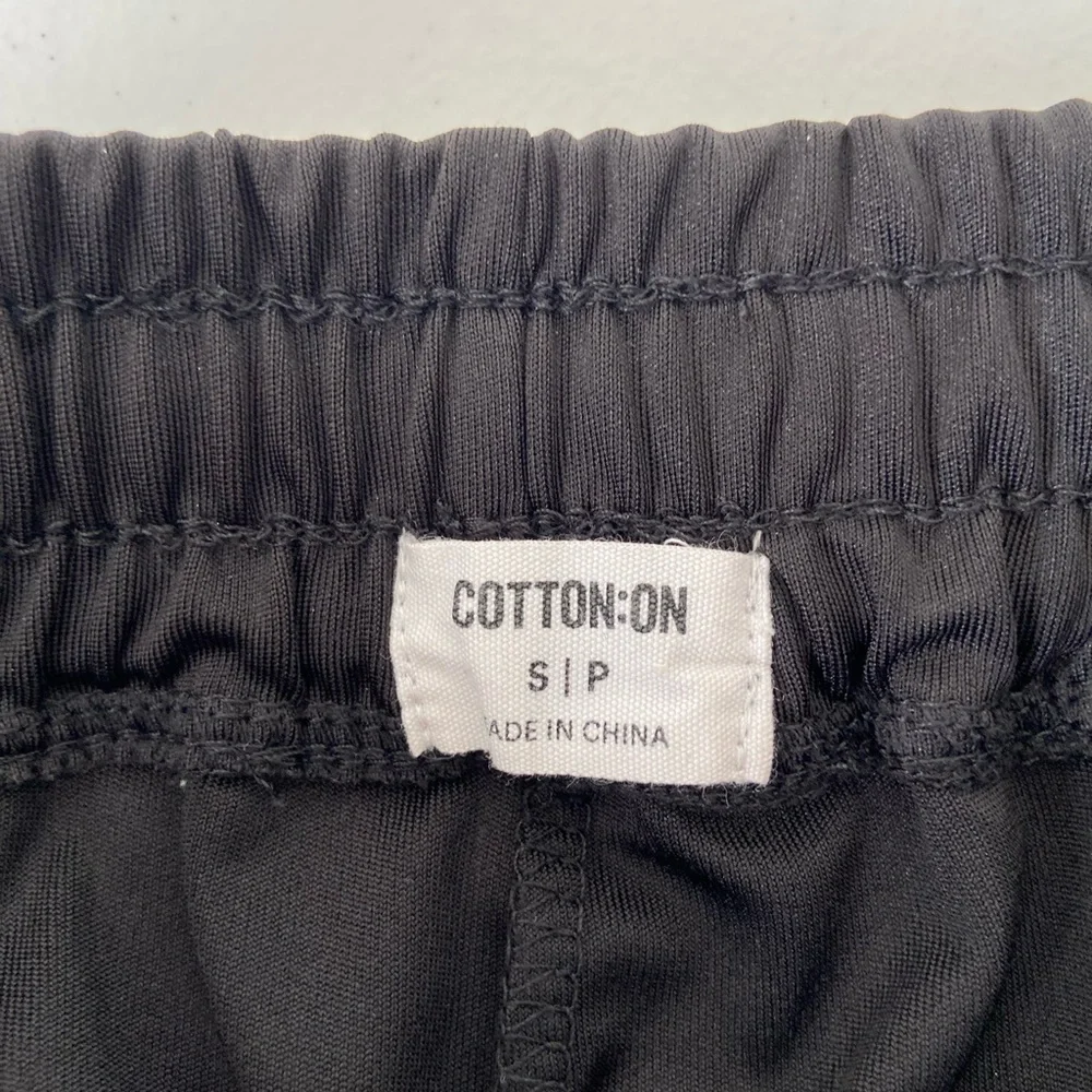 EUC |‎ Cotton:On men’s straight cut active drawstring sweatpants — small